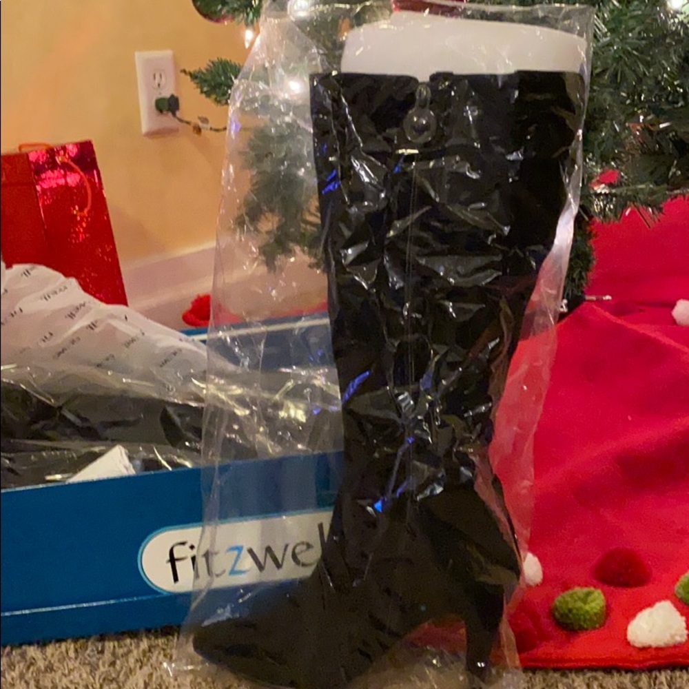 Boots Fit z well black suede